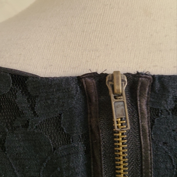 Jonathan Martin Cocktail Dress / Black / Lace / Size 12 - Picture 7 of 8